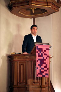 Thomas auf der Kanzel. (Bild: Iversen)